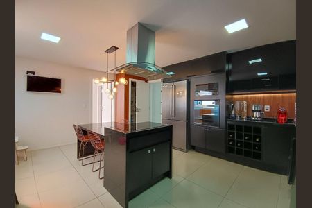 Casa de condomínio à venda com 600m², 4 quartos e 9 vagasCozinha