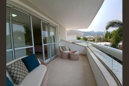 Casa de condomínio à venda com 600m², 4 quartos e 9 vagasVaranda