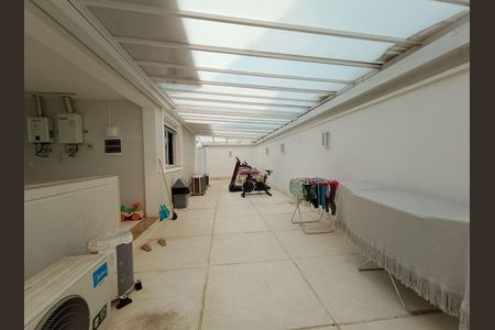 Casa de condomínio à venda com 600m², 4 quartos e 9 vagasLavanderia