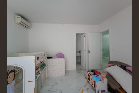 Casa de condomínio à venda com 600m², 4 quartos e 9 vagasQuarto