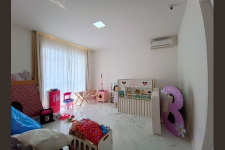 Casa de condomínio à venda com 600m², 4 quartos e 9 vagasQuarto