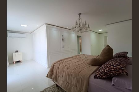 Casa de condomínio à venda com 600m², 4 quartos e 9 vagasQuarto