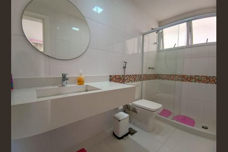 Casa de condomínio à venda com 600m², 4 quartos e 9 vagasBanheiro