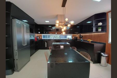 Casa de condomínio à venda com 600m², 4 quartos e 9 vagasCozinha