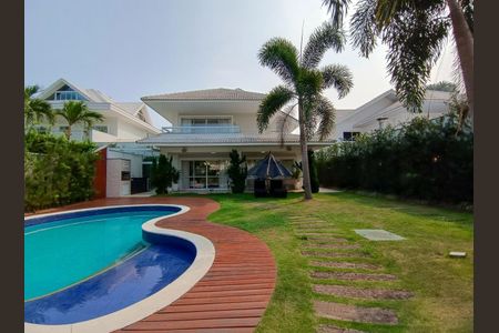 Casa de condomínio à venda com 600m², 4 quartos e 9 vagasQuintal