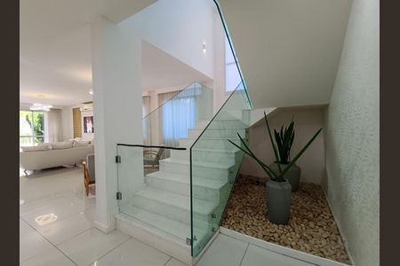 Casa de condomínio à venda com 600m², 4 quartos e 9 vagasSala