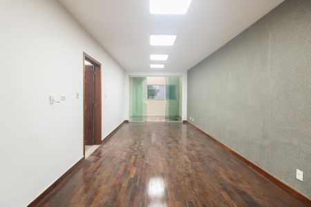 Casa para alugar com 350m², 3 quartos e 4 vagasSala