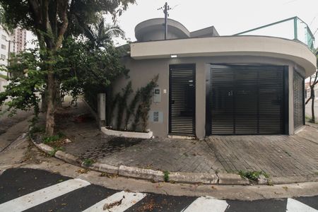 Casa para alugar com 350m², 3 quartos e 4 vagasFachada