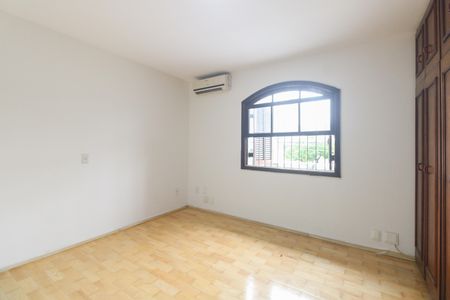 Casa para alugar com 350m², 3 quartos e 4 vagasSuíte