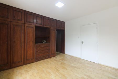 Casa para alugar com 350m², 3 quartos e 4 vagasSuíte