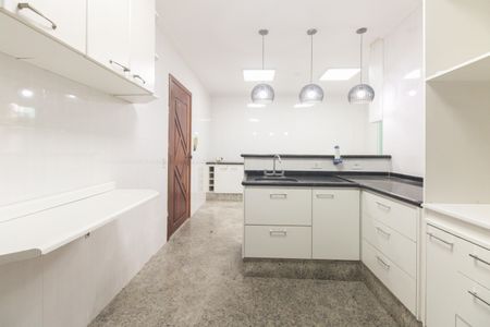 Casa para alugar com 350m², 3 quartos e 4 vagasCozinha