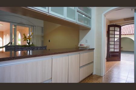 Casa à venda com 546m², 4 quartos e 9 vagasCozinha 