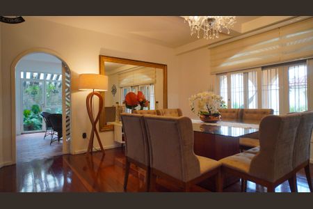 Casa à venda com 546m², 4 quartos e 9 vagasSala de jantar 