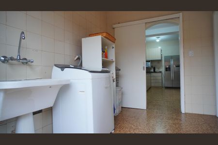 Casa à venda com 546m², 4 quartos e 9 vagasLavanderia 