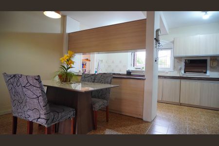 Casa à venda com 546m², 4 quartos e 9 vagasCozinha 