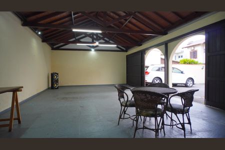 Casa à venda com 546m², 4 quartos e 9 vagasSalão festas 