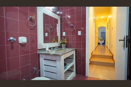 Casa à venda com 546m², 4 quartos e 9 vagasBanheiro corredor superior 