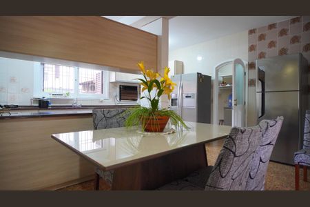 Casa à venda com 546m², 4 quartos e 9 vagasCozinha 