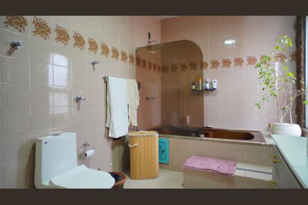 Casa à venda com 546m², 4 quartos e 9 vagasBanheiro suite 1