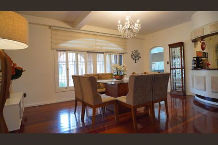 Casa à venda com 546m², 4 quartos e 9 vagasSala jantar 