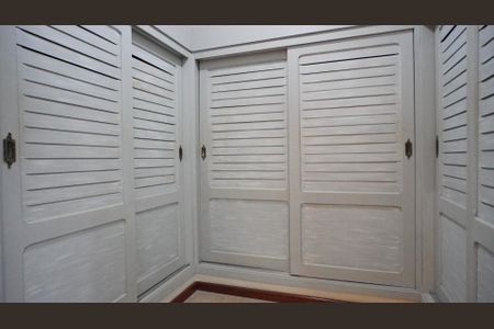 Casa à venda com 546m², 4 quartos e 9 vagasCloset suite 2