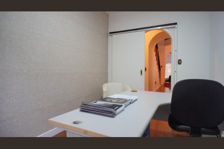 Casa à venda com 546m², 4 quartos e 9 vagasEscritório 1