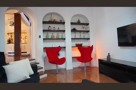 Casa à venda com 546m², 4 quartos e 9 vagasSala estar com lareira 