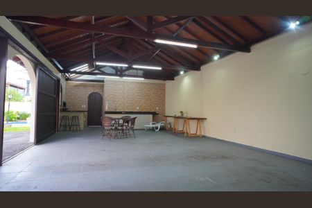 Casa à venda com 546m², 4 quartos e 9 vagasSalão festas 