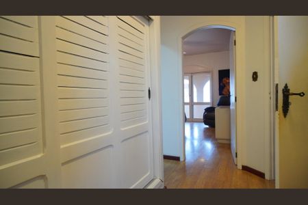 Casa à venda com 546m², 4 quartos e 9 vagasCloset suite 1