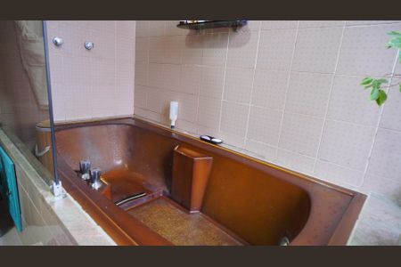 Casa à venda com 546m², 4 quartos e 9 vagasBanheira 