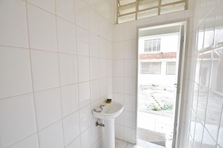 Casa para alugar com 214m², 3 quartos e 2 vagas Casa para alugar com 214m², 3 quartos e 2 vagasEdícula - banheiro