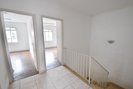 Casa para alugar com 214m², 3 quartos e 2 vagas Casa para alugar com 214m², 3 quartos e 2 vagasHall dos quartos