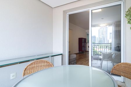 Varanda de apartamento à venda com 2 quartos, 74m² em Vila Olímpia, São Paulo