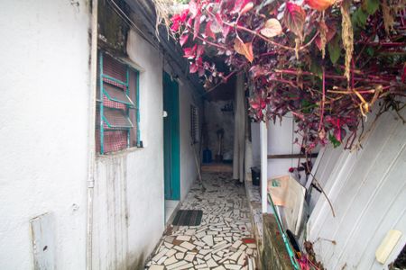 Casa à venda com 300m², 3 quartos e 2 vagas Casa à venda com 300m², 3 quartos e 2 vagasFachada