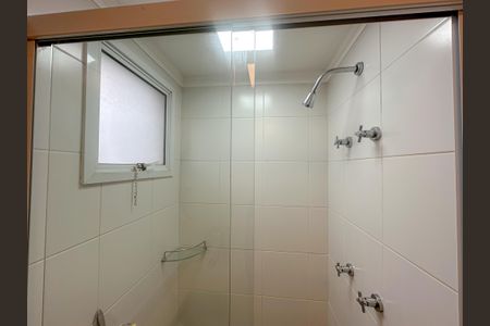 Apartamento à venda com 142m², 3 quartos e 2 vagas Apartamento à venda com 142m², 3 quartos e 2 vagasBanheiro Suíte 1