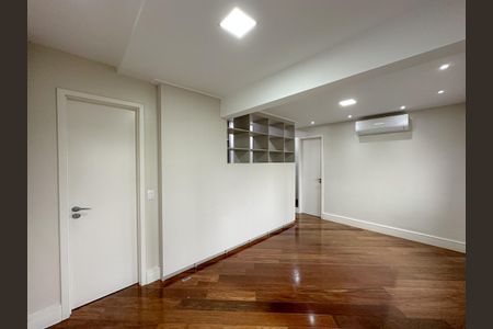 Apartamento à venda com 142m², 3 quartos e 2 vagas Apartamento à venda com 142m², 3 quartos e 2 vagasSuíte Master