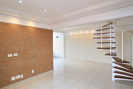 Sala de apartamento para alugar com 1 quarto, 150m² em Santa Tereza, Belo Horizonte