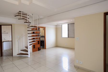 Sala de apartamento para alugar com 1 quarto, 150m² em Santa Tereza, Belo Horizonte