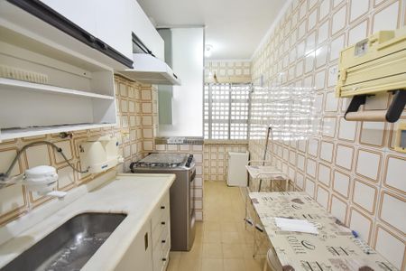 Cozinha de apartamento à venda com 1 quarto, 33m² em Liberdade, São Paulo