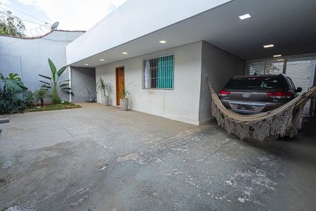 Casa à venda com 263m², 4 quartos e 3 vagas Casa à venda com 263m², 4 quartos e 3 vagasgaragem / varanda