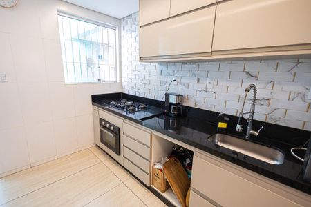 Casa à venda com 263m², 4 quartos e 3 vagas Casa à venda com 263m², 4 quartos e 3 vagascozinha