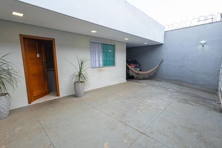 Casa à venda com 263m², 4 quartos e 3 vagas Casa à venda com 263m², 4 quartos e 3 vagasgaragem / varanda