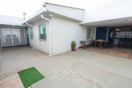 Casa à venda com 263m², 4 quartos e 3 vagas Casa à venda com 263m², 4 quartos e 3 vagasquintal / espaço gourmet