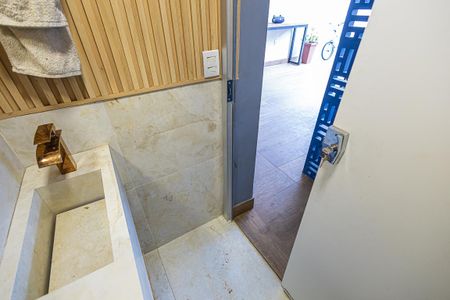 Casa à venda com 263m², 4 quartos e 3 vagas Casa à venda com 263m², 4 quartos e 3 vagaslavabo