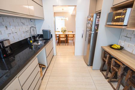 Casa à venda com 263m², 4 quartos e 3 vagas Casa à venda com 263m², 4 quartos e 3 vagascozinha