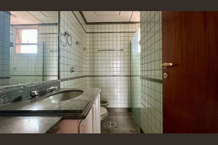 Apartamento à venda com 172m², 4 quartos e 3 vagasBanheiro