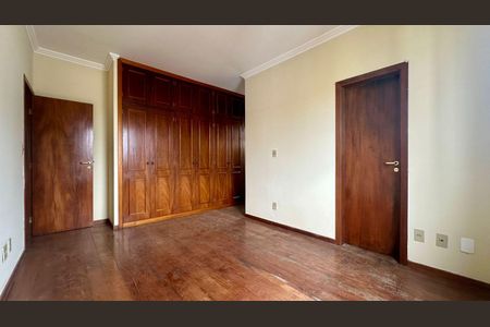 Apartamento à venda com 172m², 4 quartos e 3 vagasQuarto 