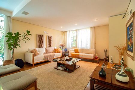 Casa à venda com 4 quartos, 453m² em Jardim Marajoara, São Paulo