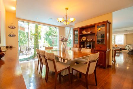 Casa à venda com 4 quartos, 453m² em Jardim Marajoara, São Paulo