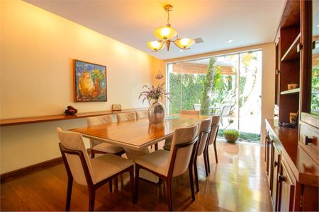 Casa à venda com 4 quartos, 453m² em Jardim Marajoara, São Paulo